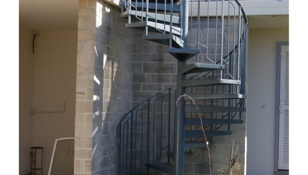 escalier colimaçon en métal pour l'extérieur
