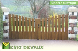 portail en bois avec structure en fer
