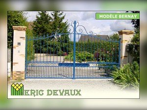 Portail ferronnerie sur mesure propriété normande