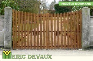 portail fer et bois entrée demeure normande