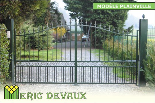 portail en fer forgé sur mesure couleur verte