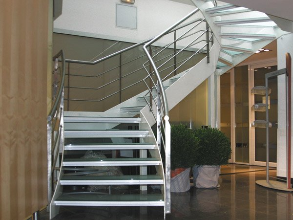 Escalier intérieur sur mesure bâtiment en Normandie