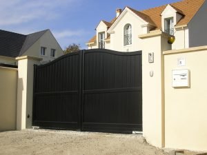 portail en alu d'une maison à Deauville