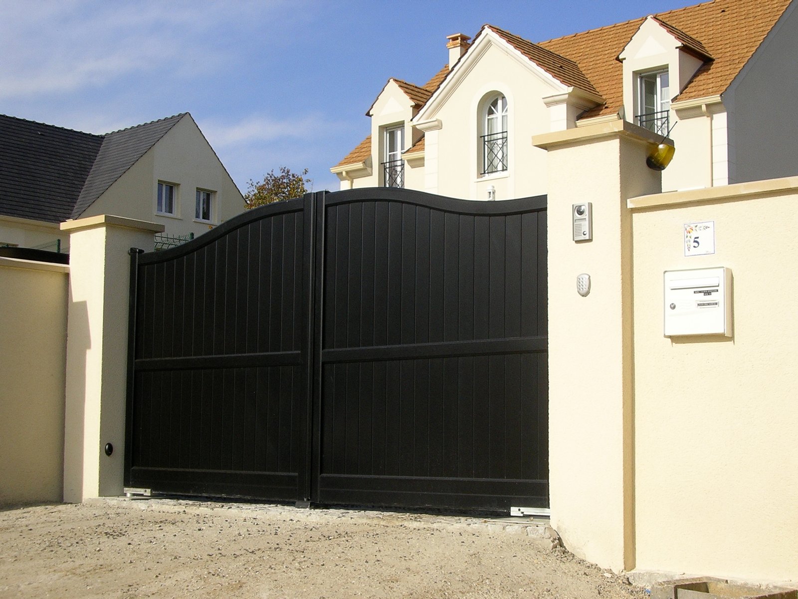 portail en alu d'une maison à Deauville