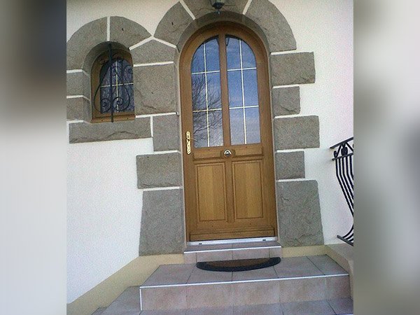 Porte bois sur mesure pose en Normandie