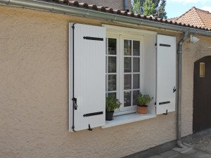 Fenêtre sur mesure blanche, pose en normandie