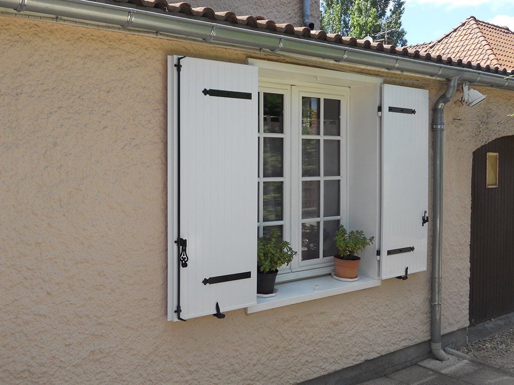 Fenêtre sur mesure blanche, pose en normandie
