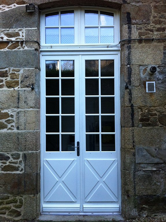 exemple de porte fenêtre en bois sur mesure