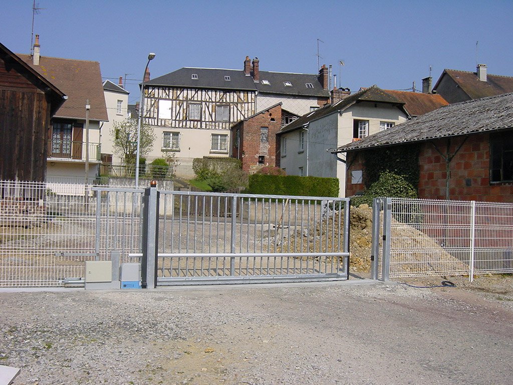 portail coulissant pour accès entreprise