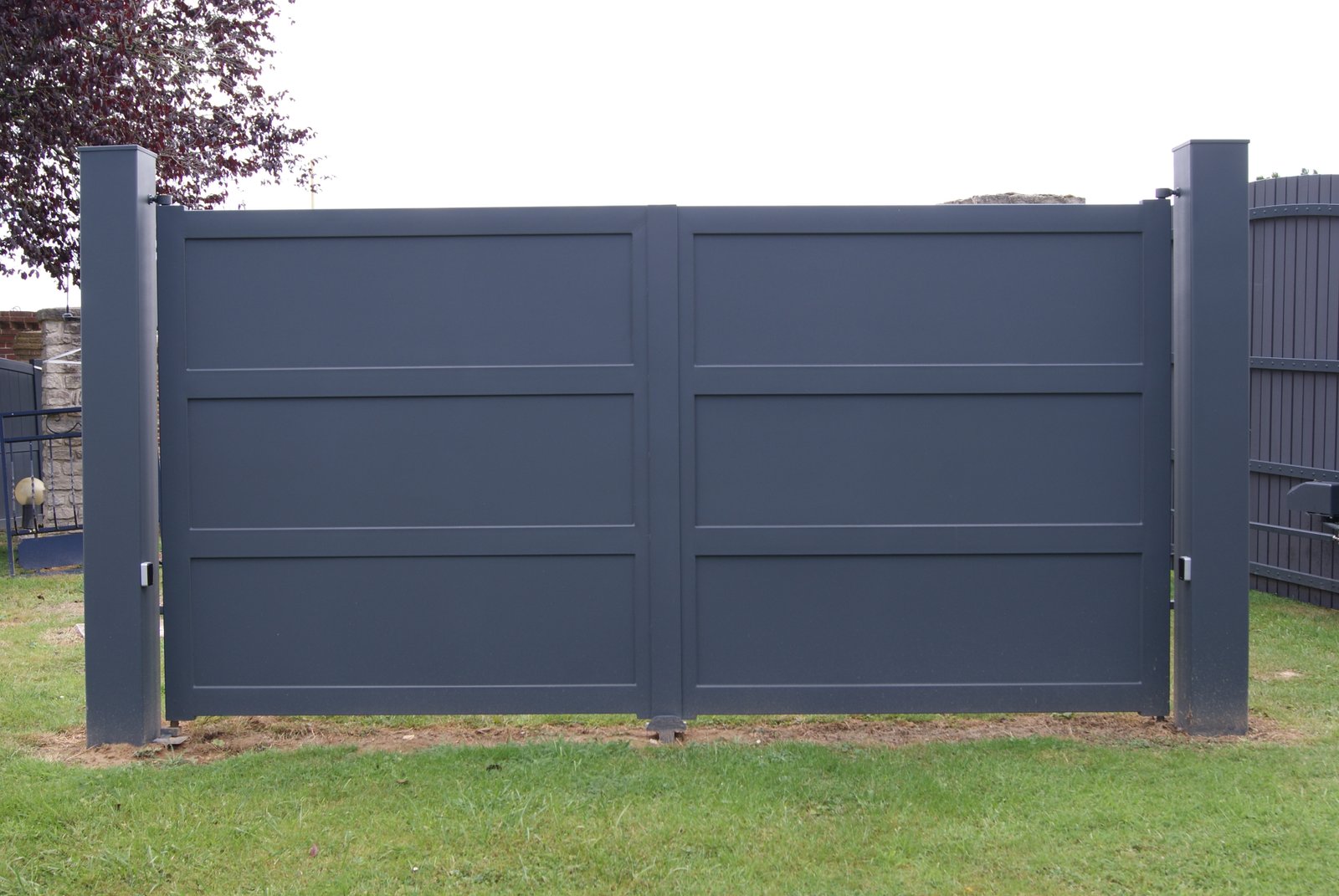 Portail en fer plein sur mesure