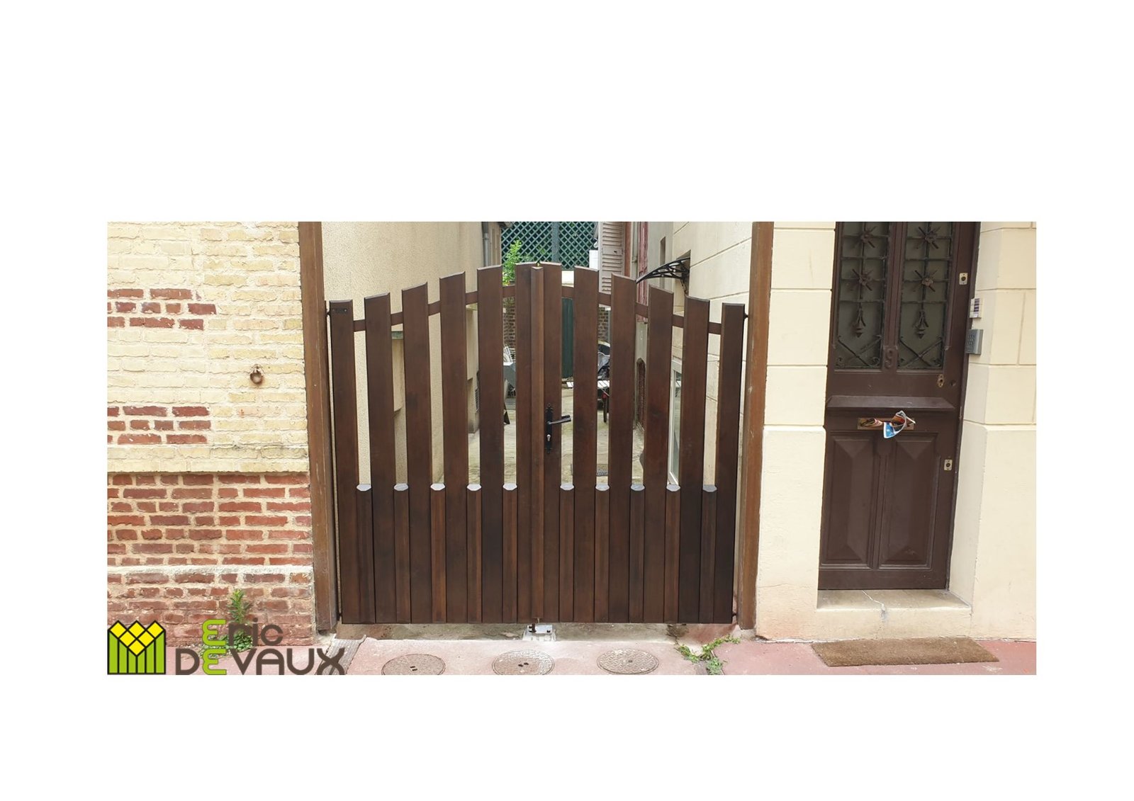 portail de ville en bois sur mesure
