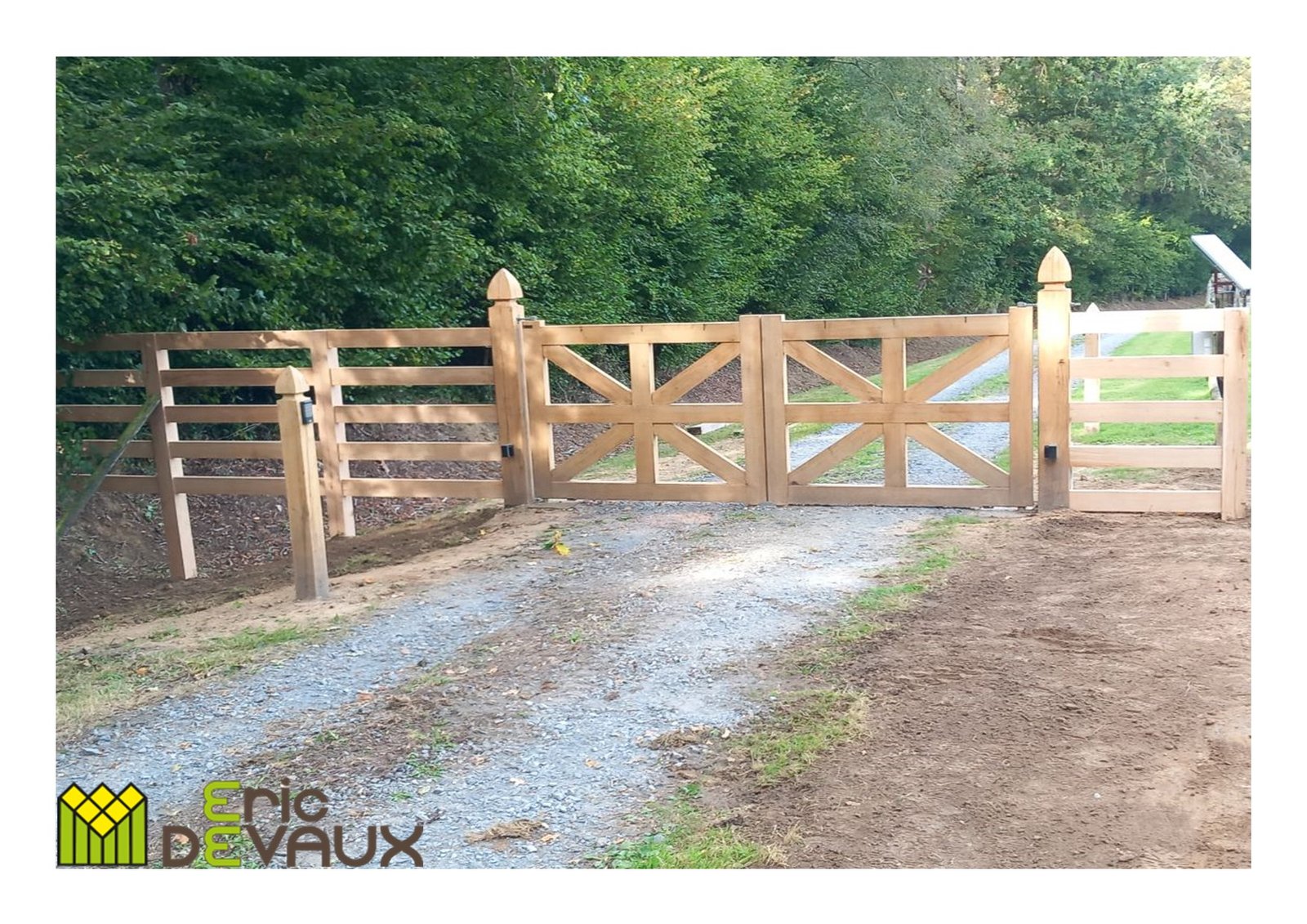 ensemble sur mesure poteaux et portail en bois