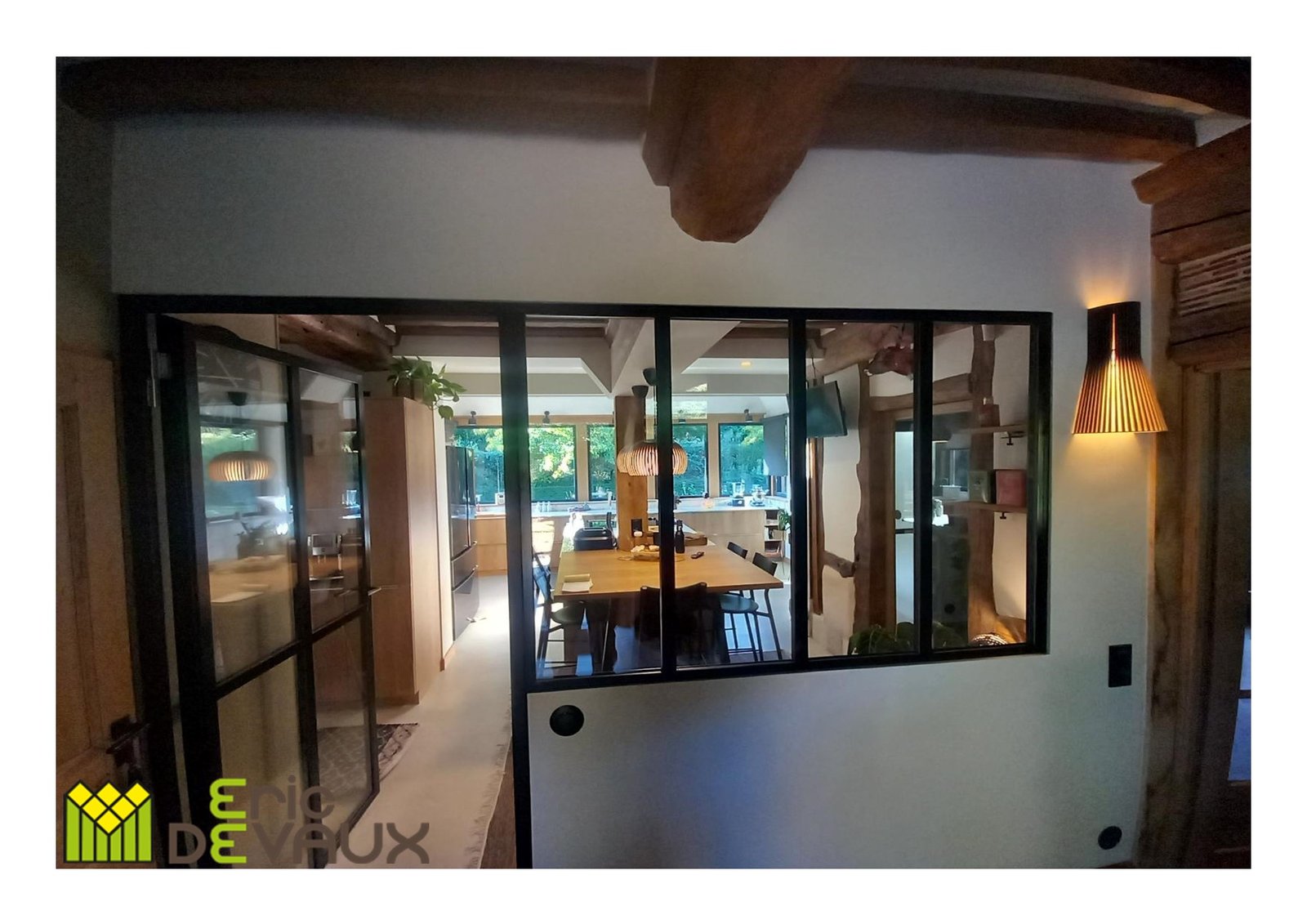 verrière intérieure sur mesure dans une maison normande