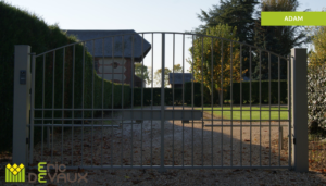 portail en fer sur mesure avec ouverture automatique