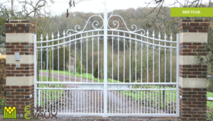 portail en fer forgé style grille couleur blanche