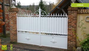 exemple de portail en fer forgé sur mesure