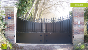 portail en ferronnerie partie haute concave