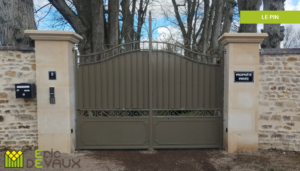 portail en fer forgé pour entrée de propriété privée