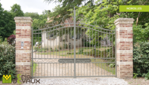 portail en ferronnerie sur mesure pour entrée de maison