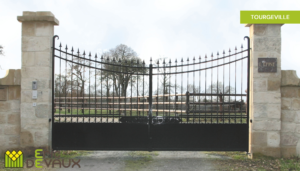 portail en fer forgé avec pointes anti intrusion