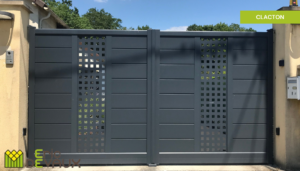 portail en aluminium sur mesure avec parties ajourées