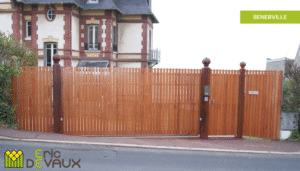 Portail bois avec clôtures sur mesure