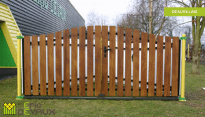 portail en bois forme ronde de petite hauteur