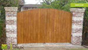 portail en bois sur mesure ouverture à battants