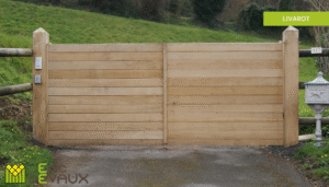 portail en bois sur mesure teinte claire