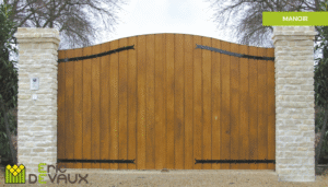 Portail en bois à battant sur mesure