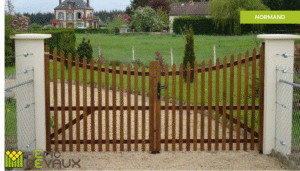 portail en bois avec lattes sur mesure