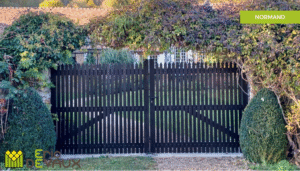 portail en bois sur mesure couleur noir