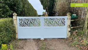 portail blanc en acier sur mesure