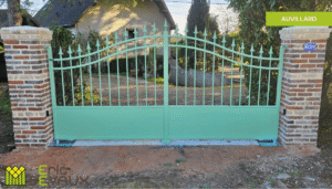 portail en fer couleur vert claire sur mesure