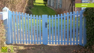 portail en bois pour entrée d'une maison normande