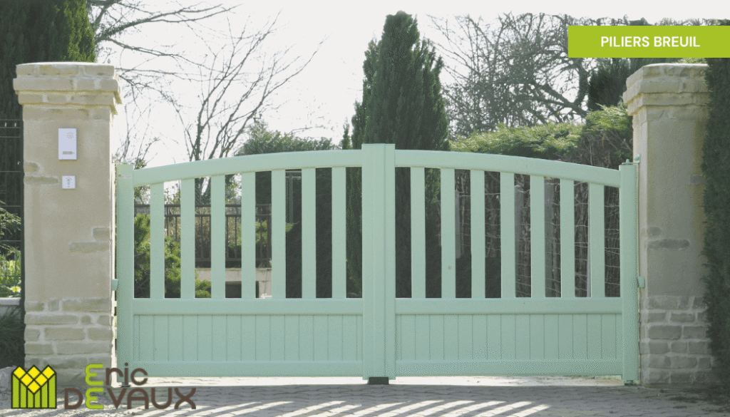 piliers de portail en pierre couleur clair