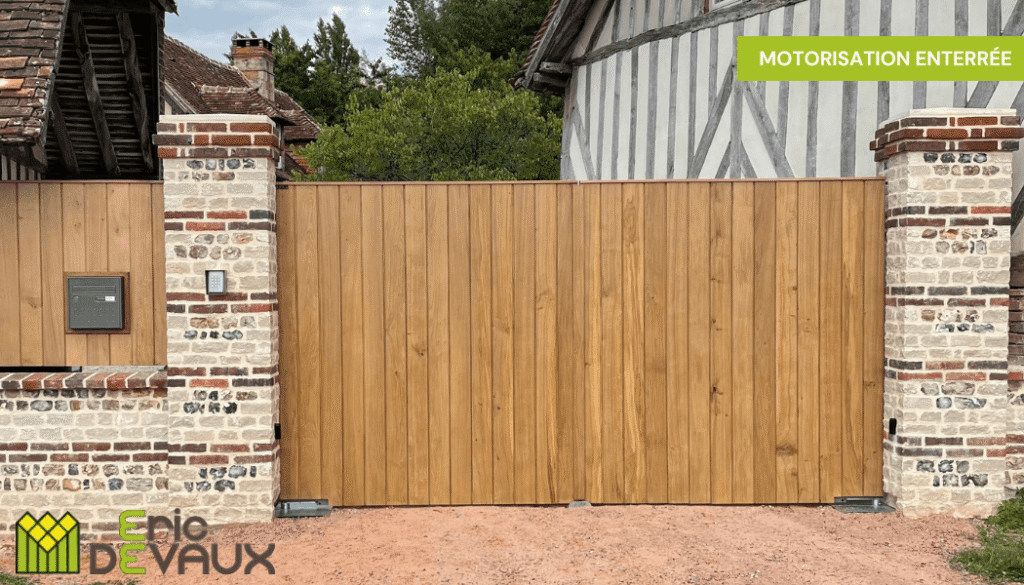 portail en bois avec motorisation des vantaux