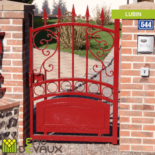 exemple de portillon rouge sur mesure en ferronnerie
