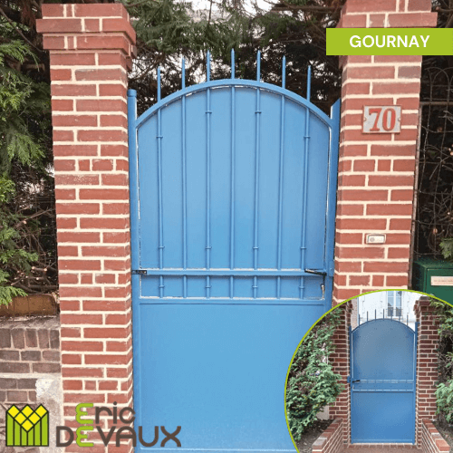 portail en ferronnerie de couleur bleu sur mesure