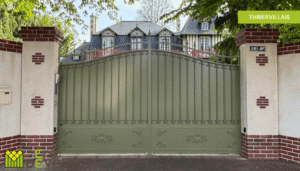 portail en fer forgé sur mesure pour maison bourgeoise en Normandie